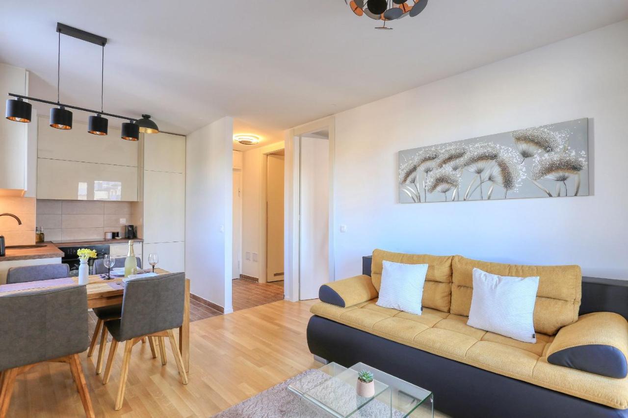 Barbara With Private Parking In The Garage Apartment Zadar Exterior foto